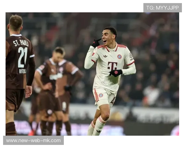 拜仁穆西亚拉盘带撕开防线：边线之上的节拍与成长之路